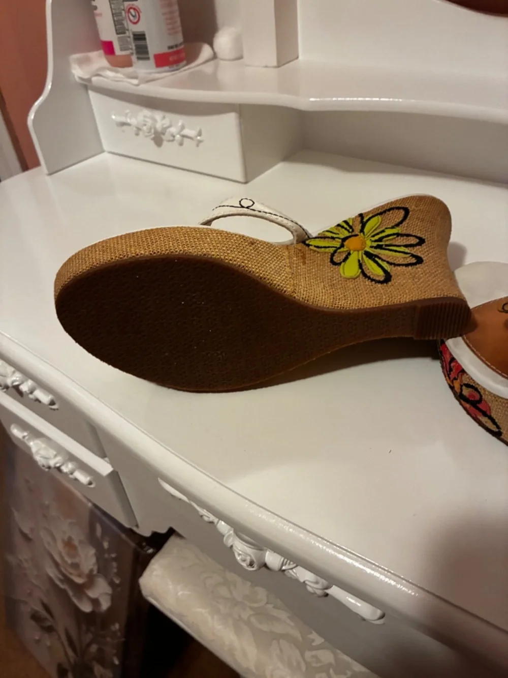 COACH VINTAGE WHITE WEDGE W/BEE APPLIQUE - Picture 4 of 7